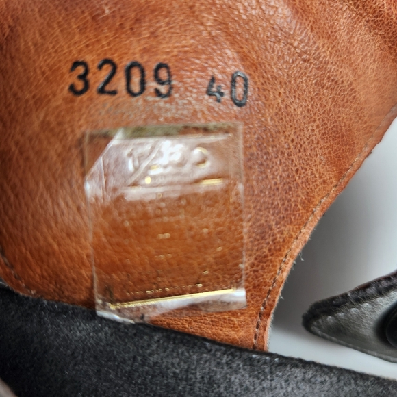 TAOS Women's Carousel Sandal Size 40 / 9 Gray Distressed Leather Wedge Shoe - Picture 5 of 10